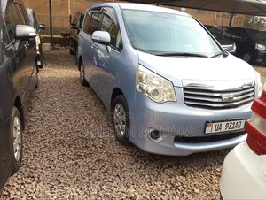 Toyota Noah 2010 Blue