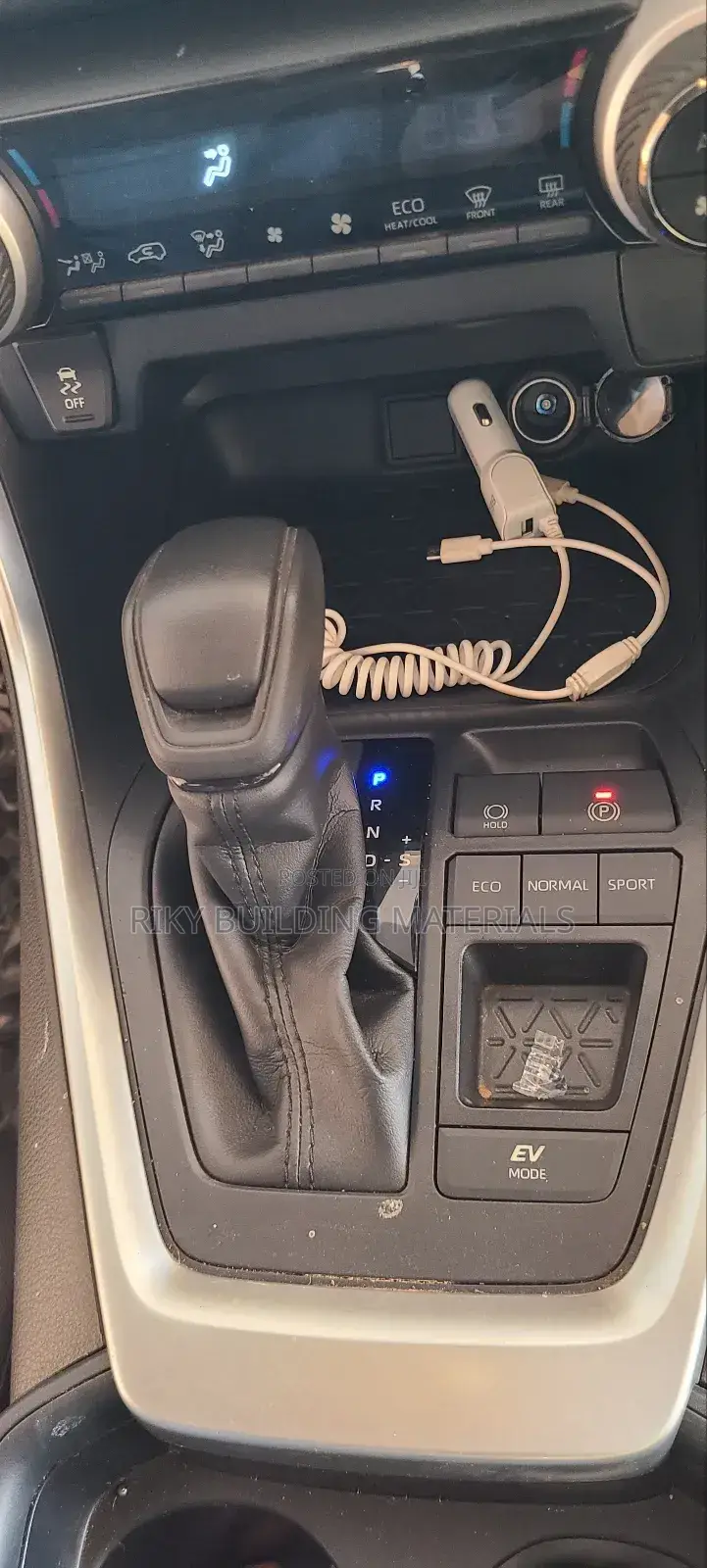 Toyota RAV4 LE 2021 Blue