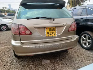 Toyota Harrier 2006 Gold