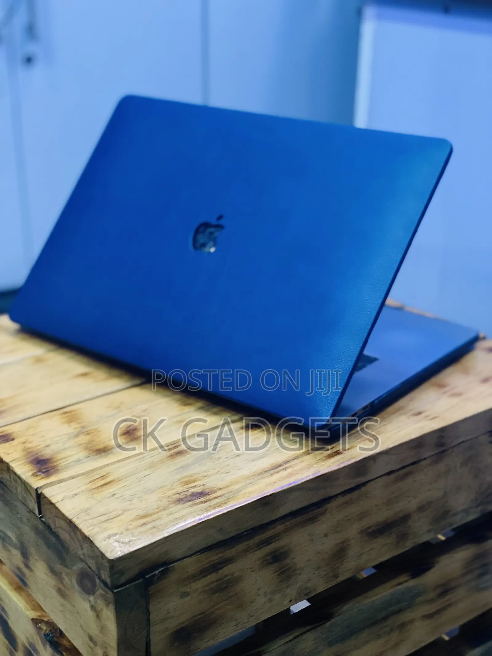 New Laptop Apple MacBook Pro 16GB Intel Core I7 SSD 256GB