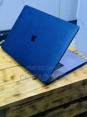 New Laptop Apple MacBook Pro 16GB Intel Core I7 SSD 256GB