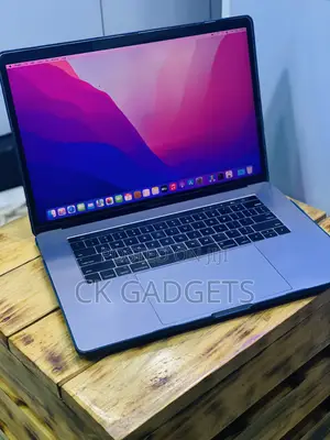 New Laptop Apple MacBook Pro 16GB Intel Core I7 SSD 256GB