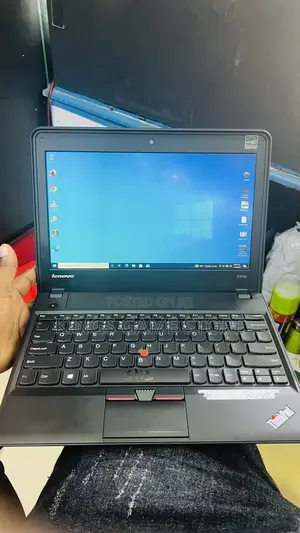 Laptop Lenovo ThinkPad X131e 4GB Intel Core I3 HDD+SSD 320GB