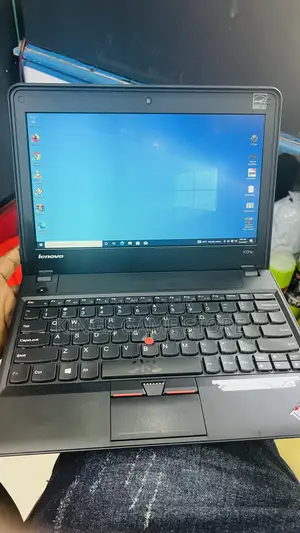 Laptop Lenovo ThinkPad X131e 4GB Intel Core I3 HDD+SSD 320GB
