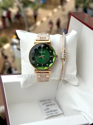 Green Face Labaoli Ladies' Wrist Analog Time Piece Bracelet