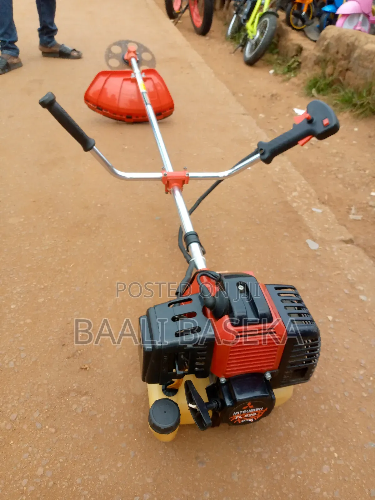 Powerful Grass Cutting Machine/Warranted
