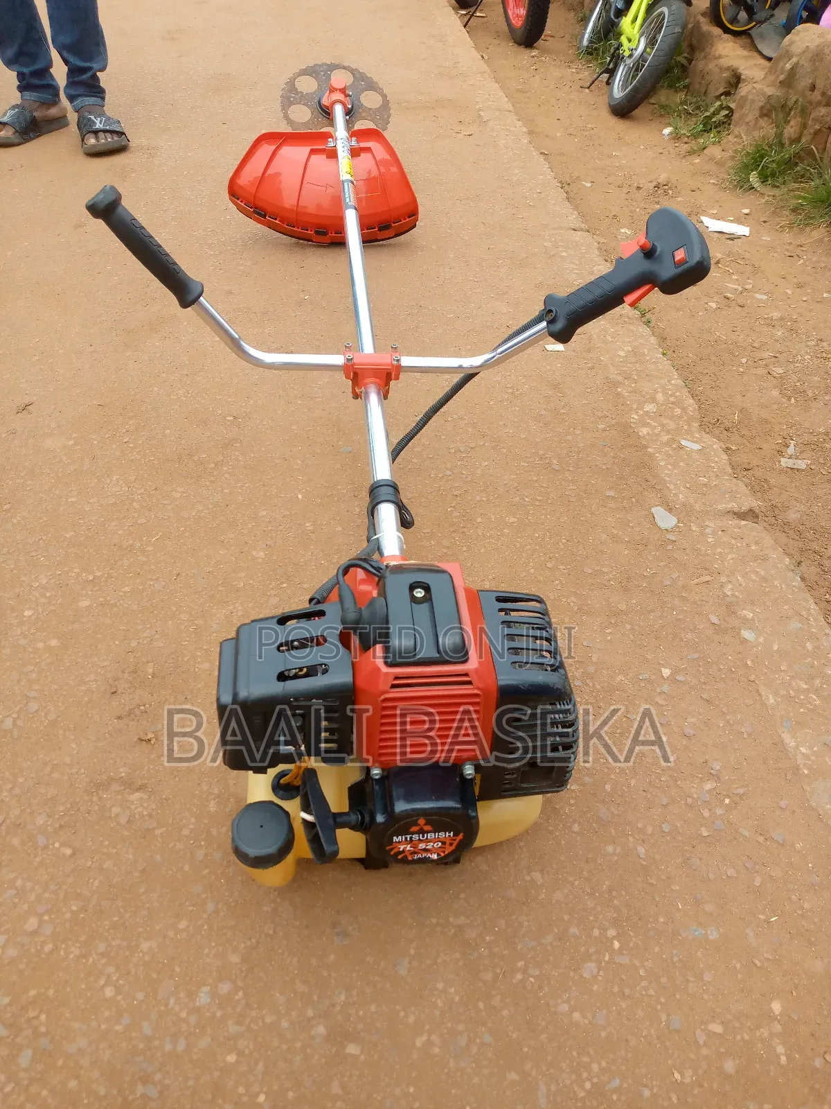 Powerful Grass Cutting Machine/Warranted