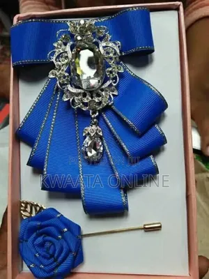 Royal Classic Bow Ties With Glassy Brooch