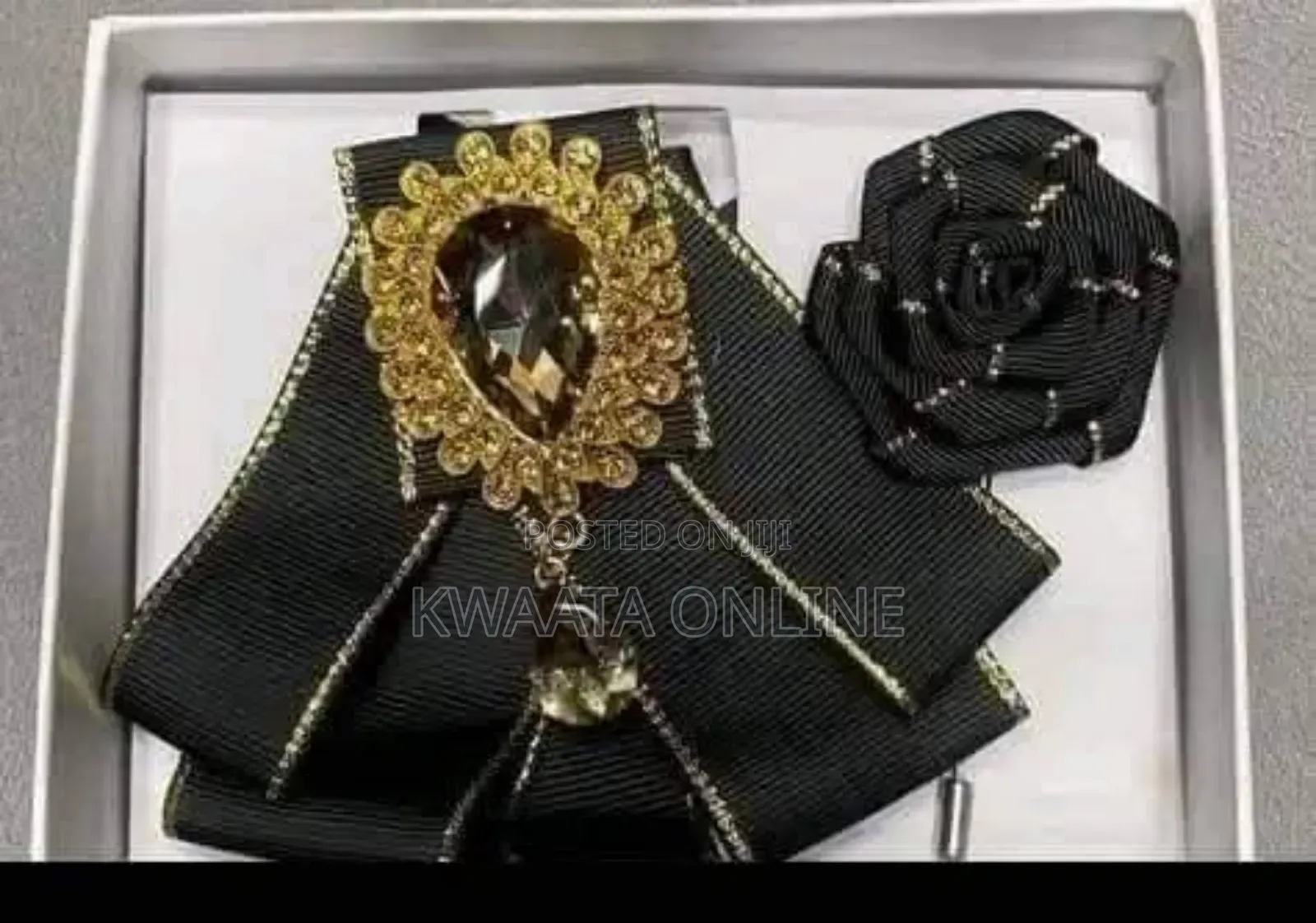 Royal Classic Bow Ties With Glassy Brooch