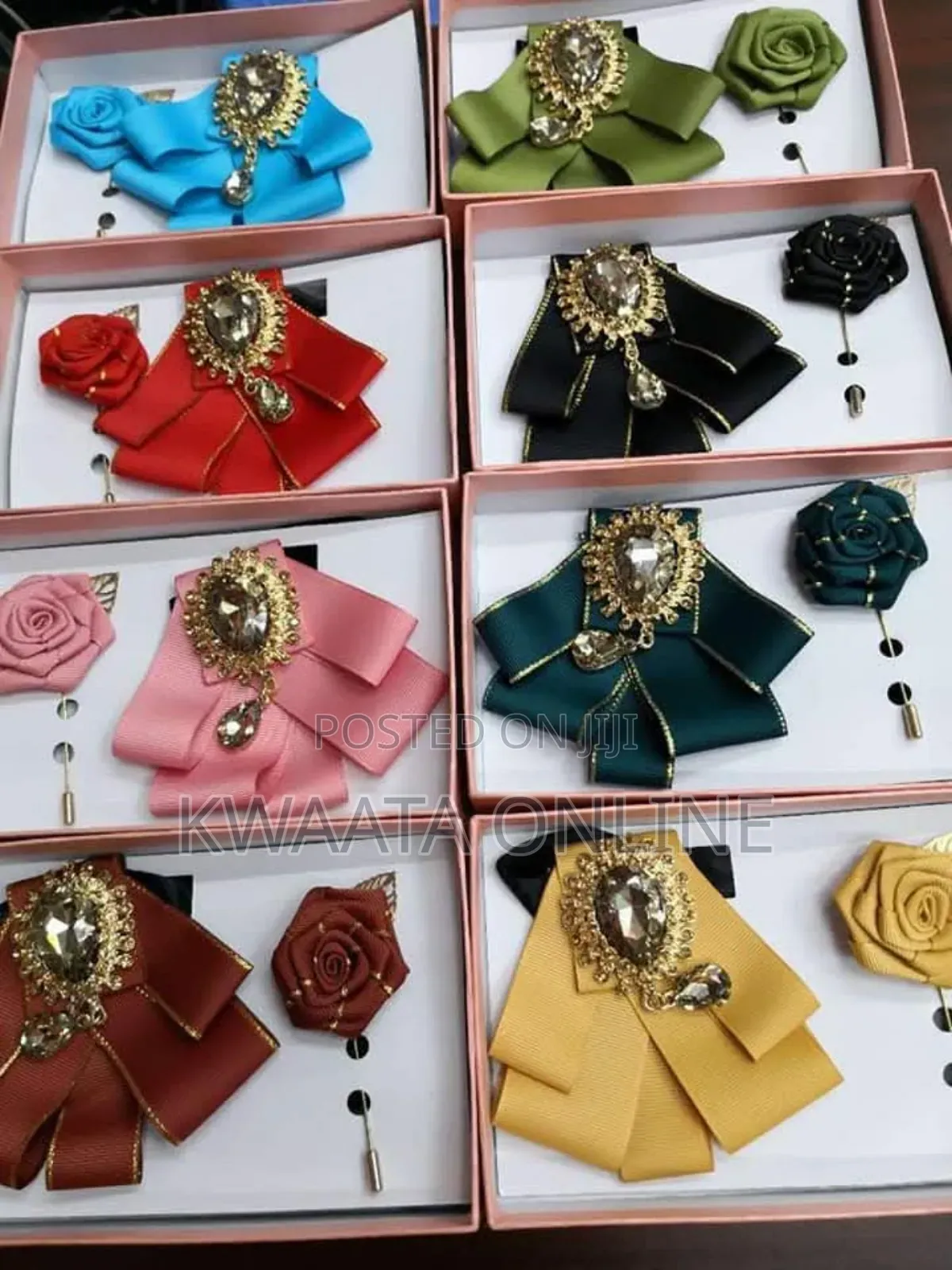 Royal Classic Bow Ties With Glassy Brooch