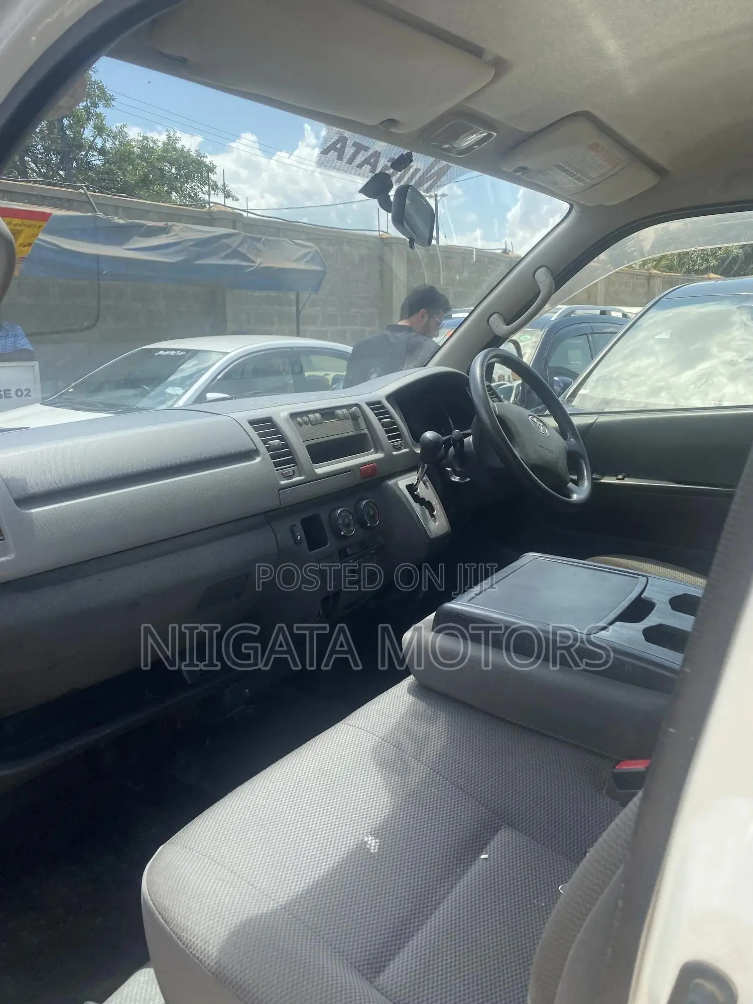 Toyota HiAce 2012 Silver