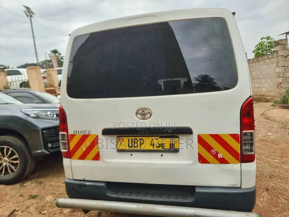 Toyota HiAce 2011 White