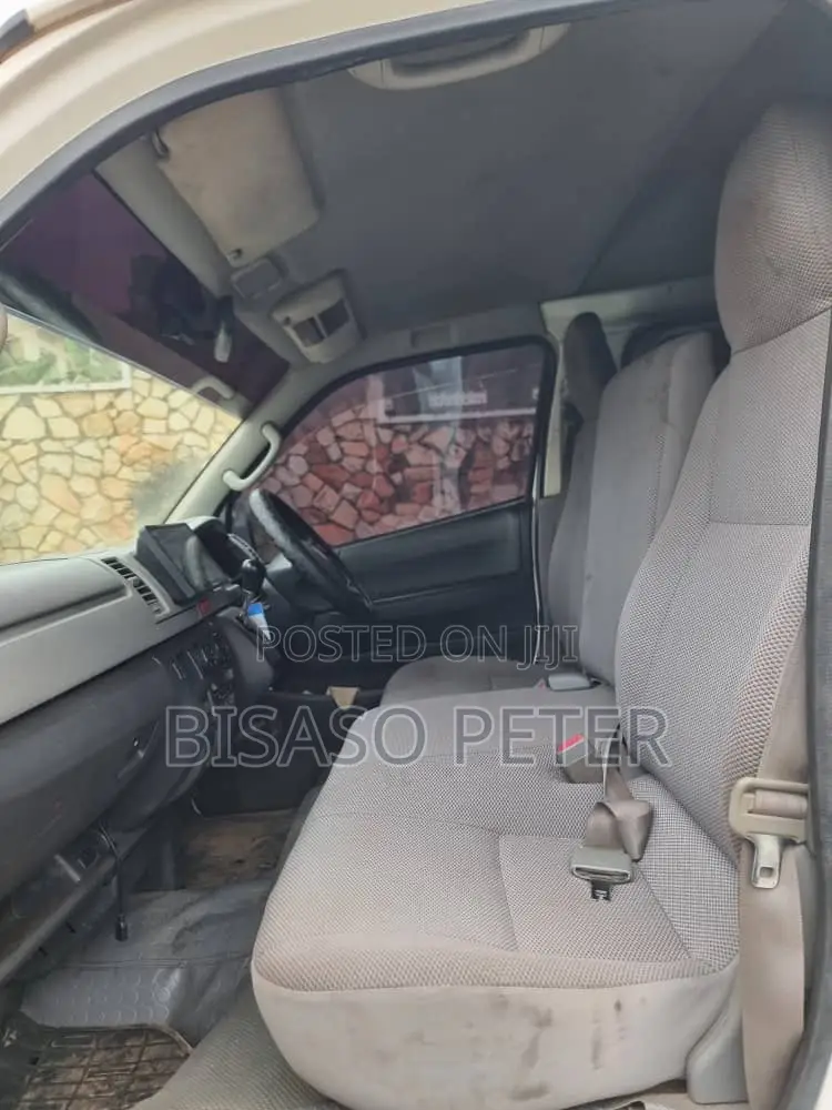 Toyota HiAce 2011 White