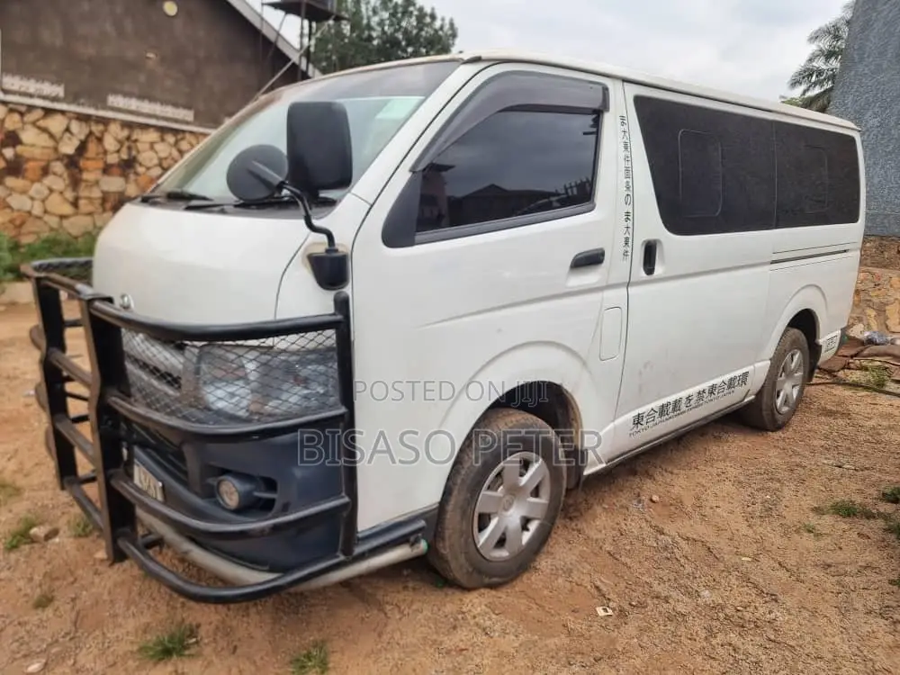 Toyota HiAce 2011 White