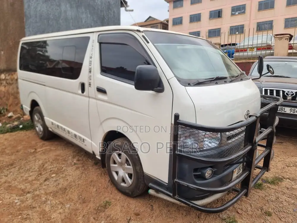 Toyota HiAce 2011 White