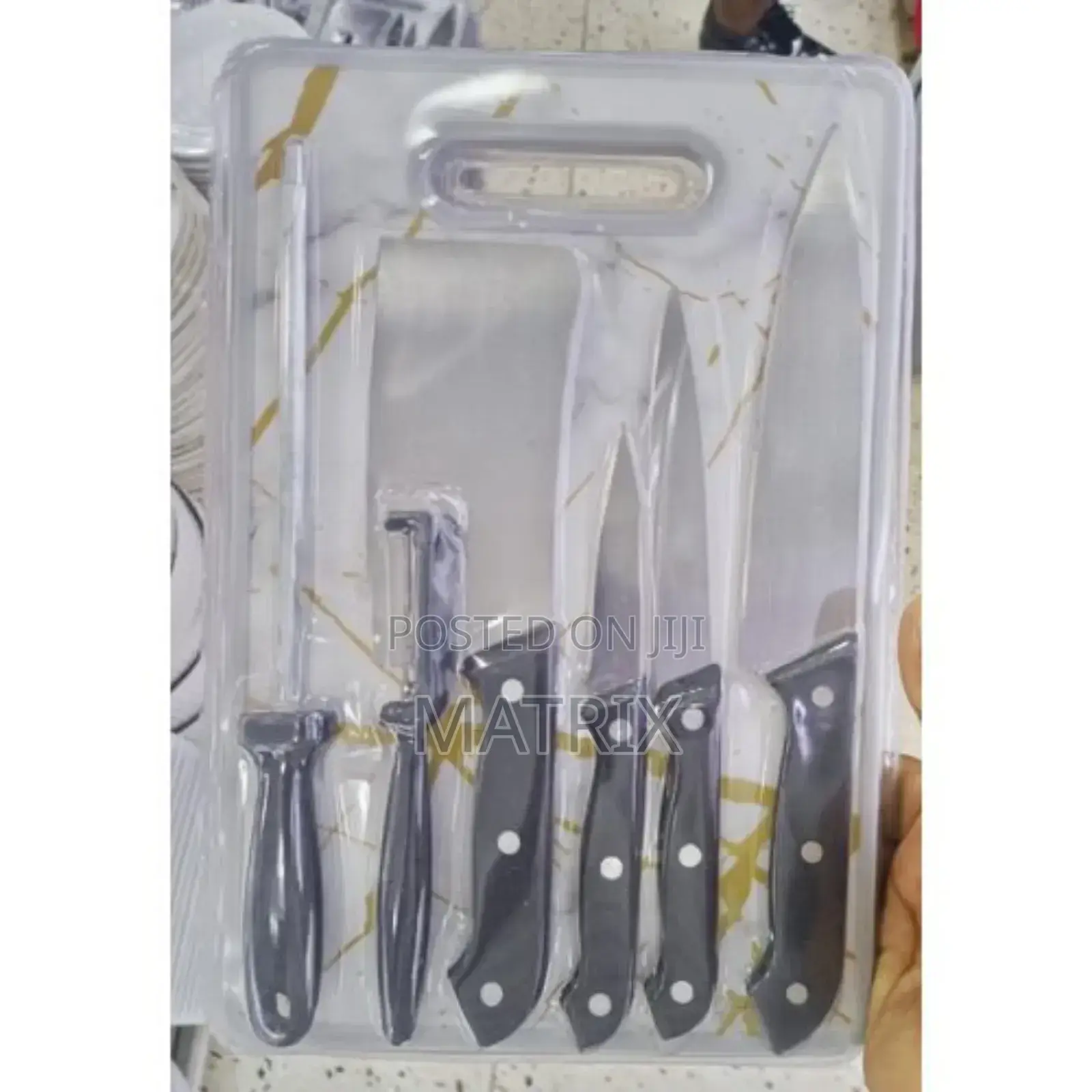 6-Piece Knife Set With Durable Plastic Chopping Board