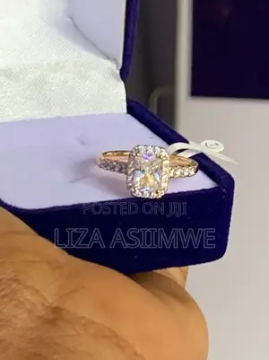 Radiant Elegance: Your Dream Cushion Cut Moissanite Ring