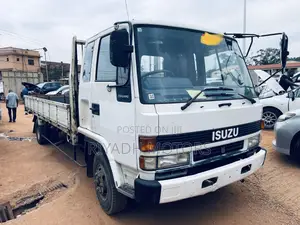 Isuzu Truck Long Chassis Perfect