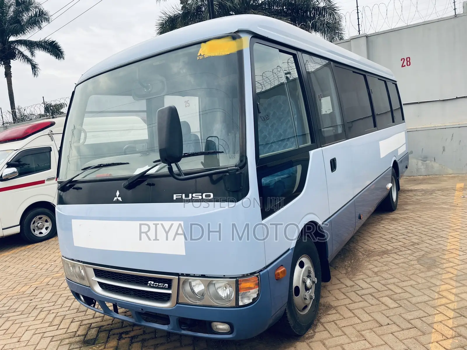 Mitsubishi Fuso Rosa 2013 Blue