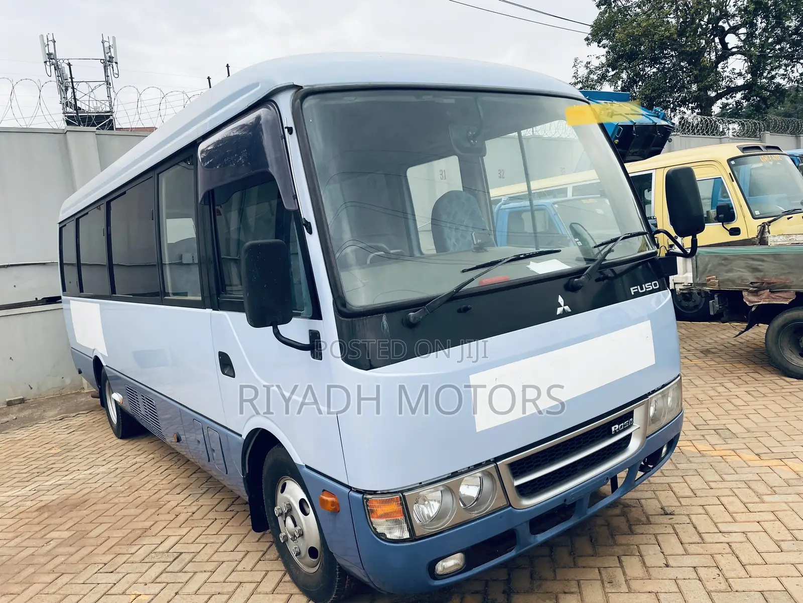 Mitsubishi Fuso Rosa 2013 Blue