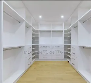 Walk in Closet in White Color