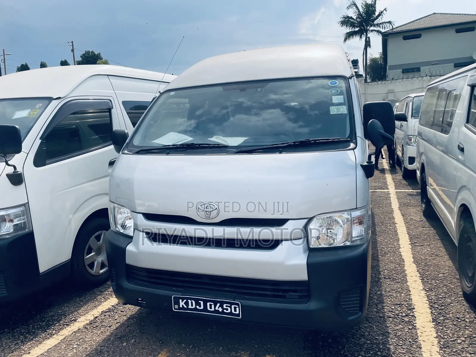 Toyota Grand HiAce 2015 Silver