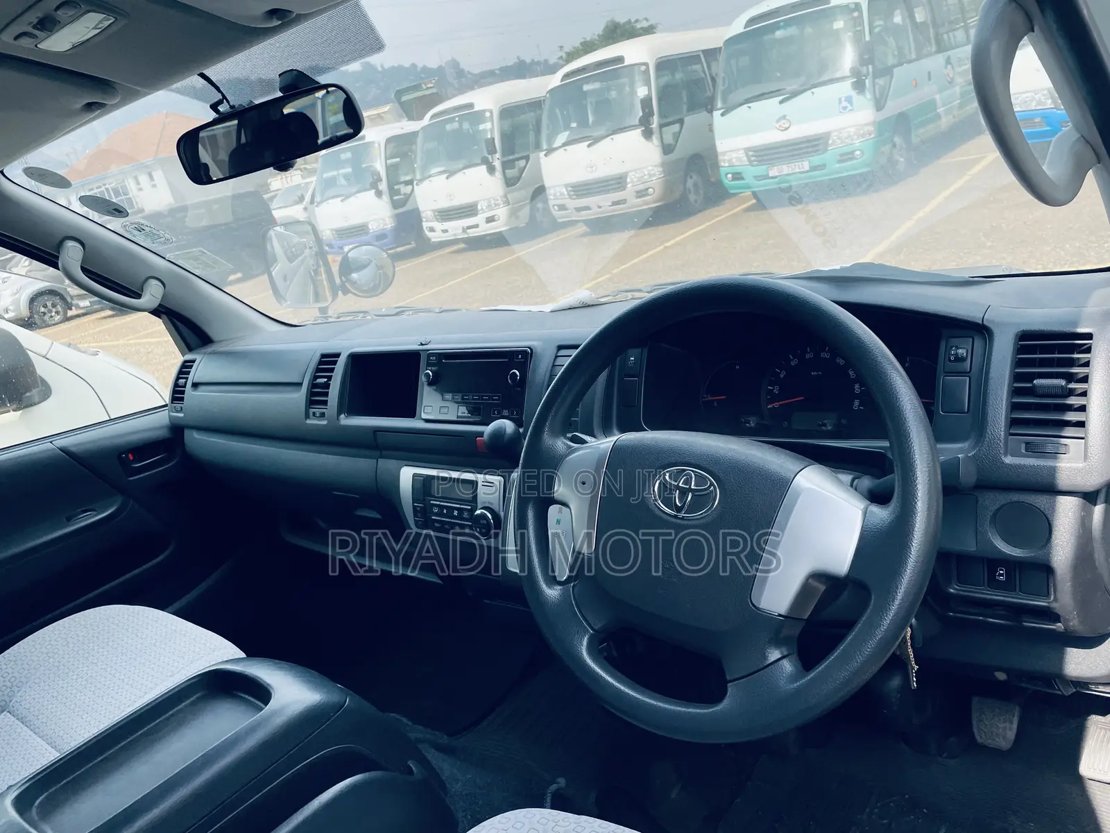 Toyota Grand HiAce 2015 Silver