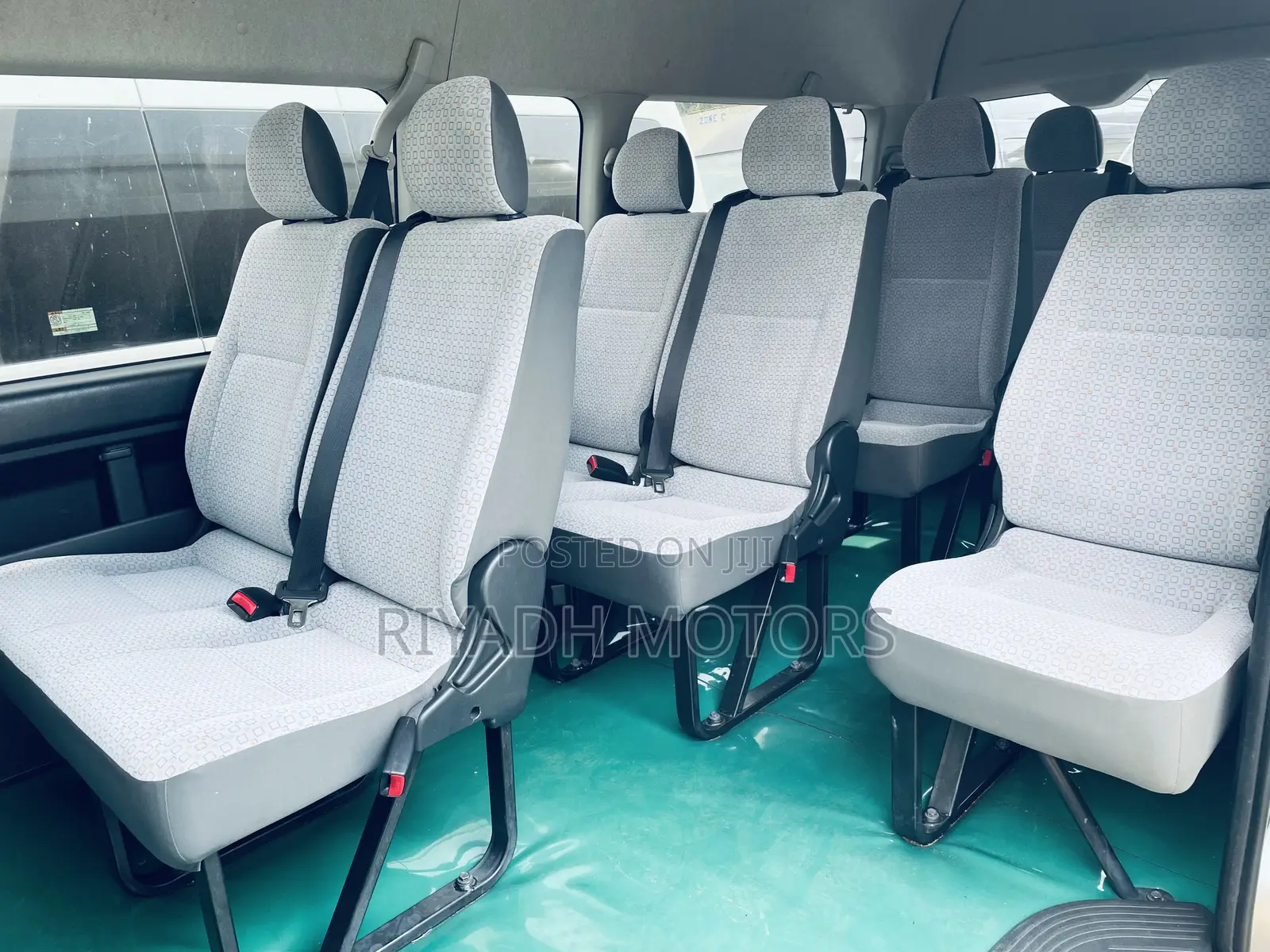 Toyota Grand HiAce 2015 Silver