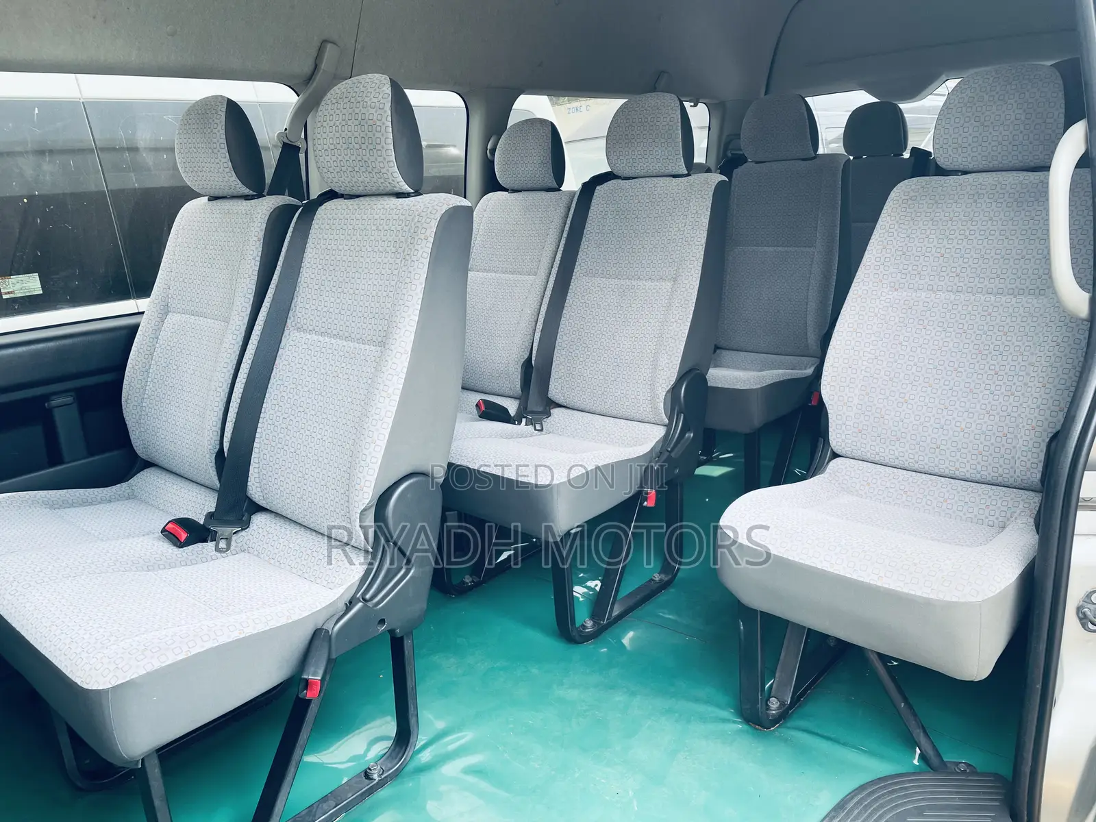 Toyota Grand HiAce 2015 Silver