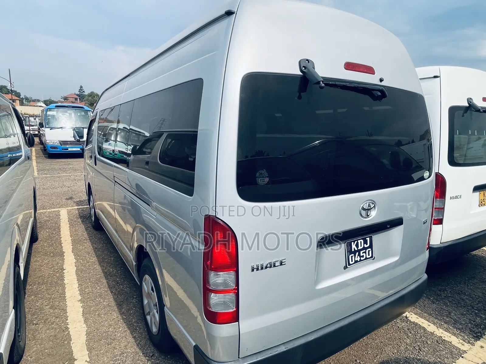 Toyota Grand HiAce 2015 Silver