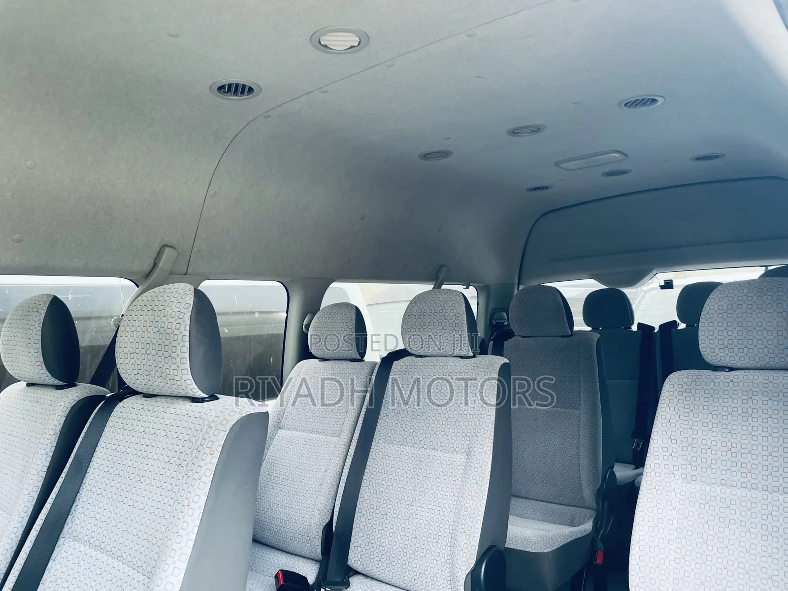 Toyota Grand HiAce 2015 Silver