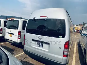 Toyota Grand HiAce 2015 Silver