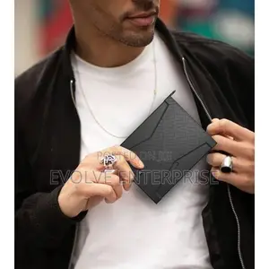 Levelo Offshore Passport Holder