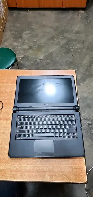 Laptop Dell Latitude 3350 4GB Intel Core I3 HDD 500GB