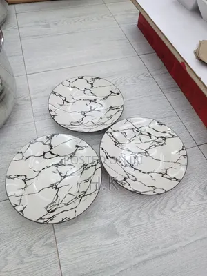 6pcs Ceramic Plate With a Black and White Marble Design.