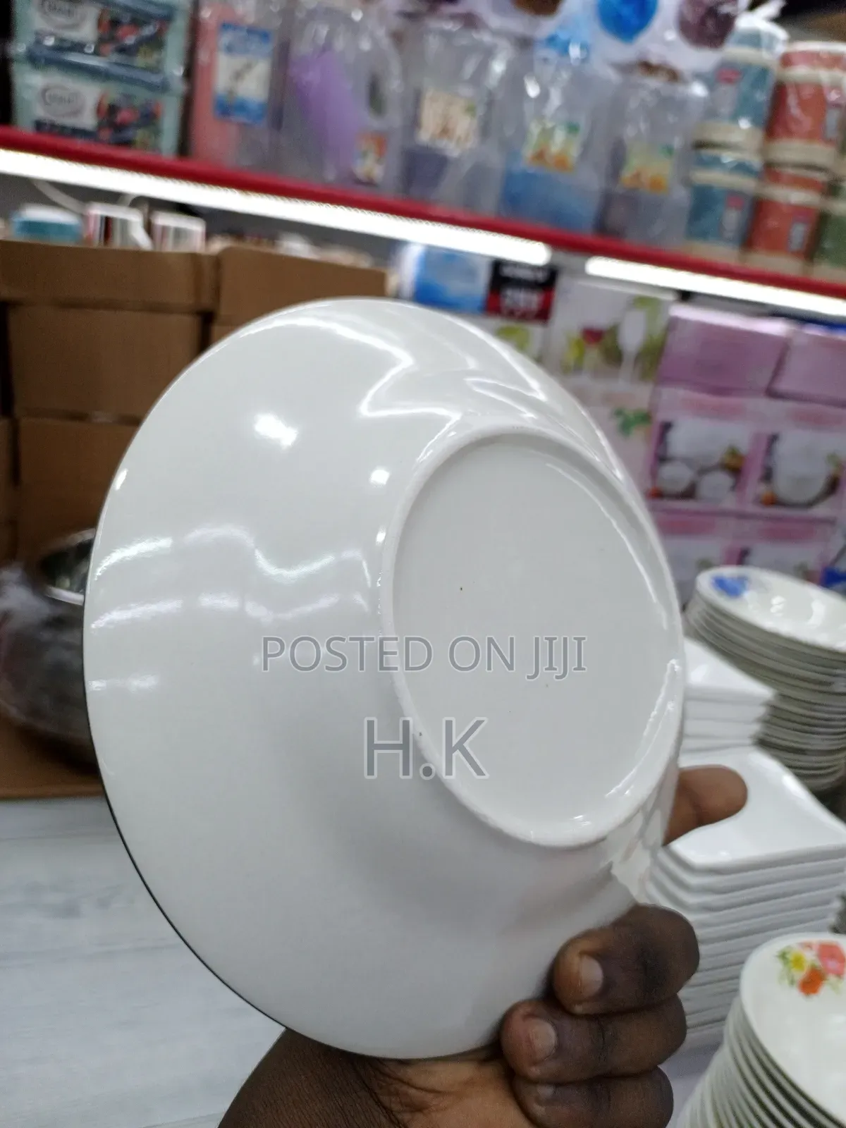 6pcs Ceramic Plate With a Black and White Marble Design.