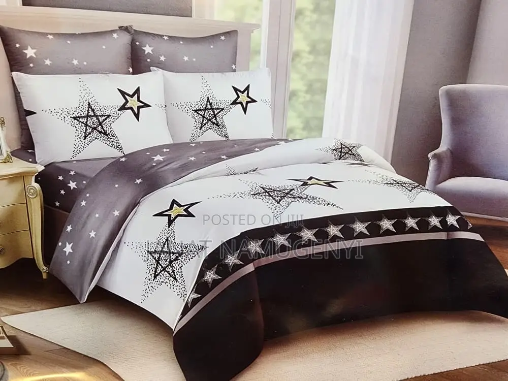 Black and White Star Design 4 Piece Duvet