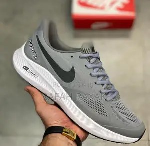 Grey Nike Zoom Structure 7x Guide 10 Running Sneakers