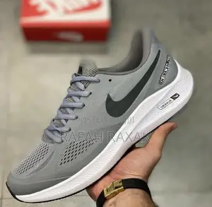 Grey Nike Zoom Structure 7x Guide 10 Running Sneakers