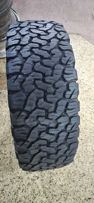 265/65r17 Original Bf Goodrich Slightly Used
