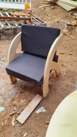 Well Curve Single Wooden Chair