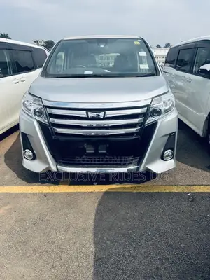 Toyota Noah 2.0 FWD (8 Seater) 2016 Silver