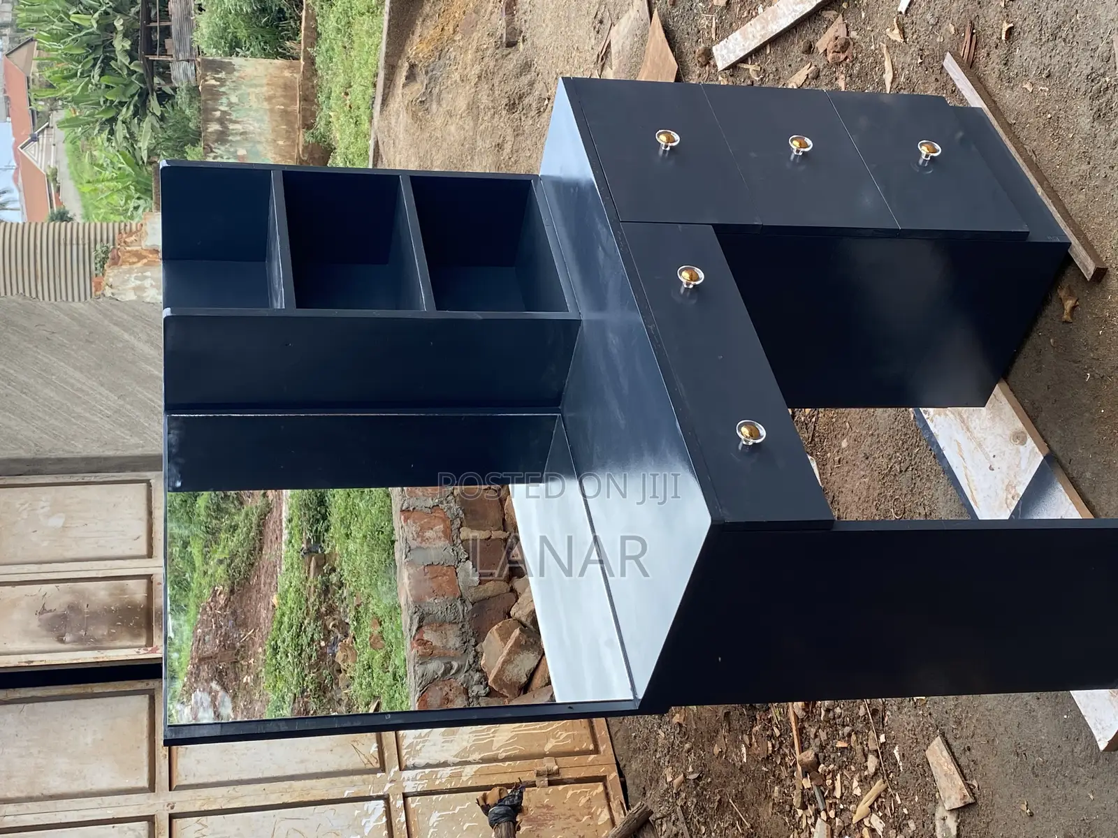 Make Up Table