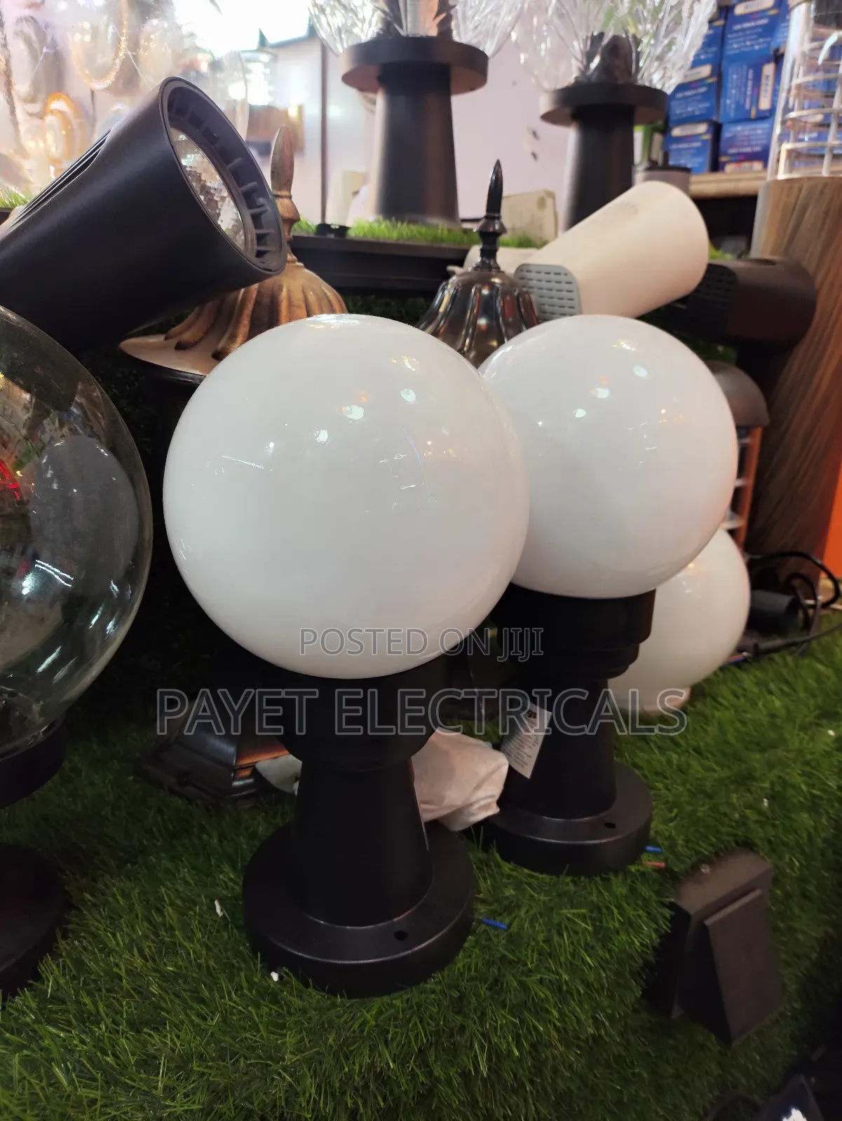 Black and Milk Outdoor Lamp Holder