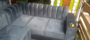Luxurious Classic/Cupholder 3 Seater