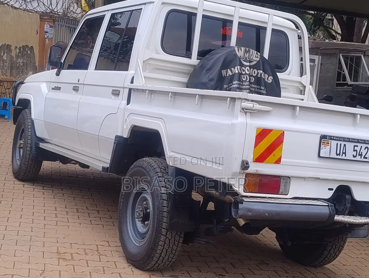 Toyota Land Cruiser Prado 2016 White
