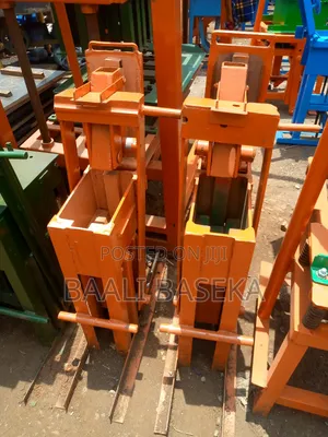 Essential Interlocking Block Machines/Robust/Top Notch