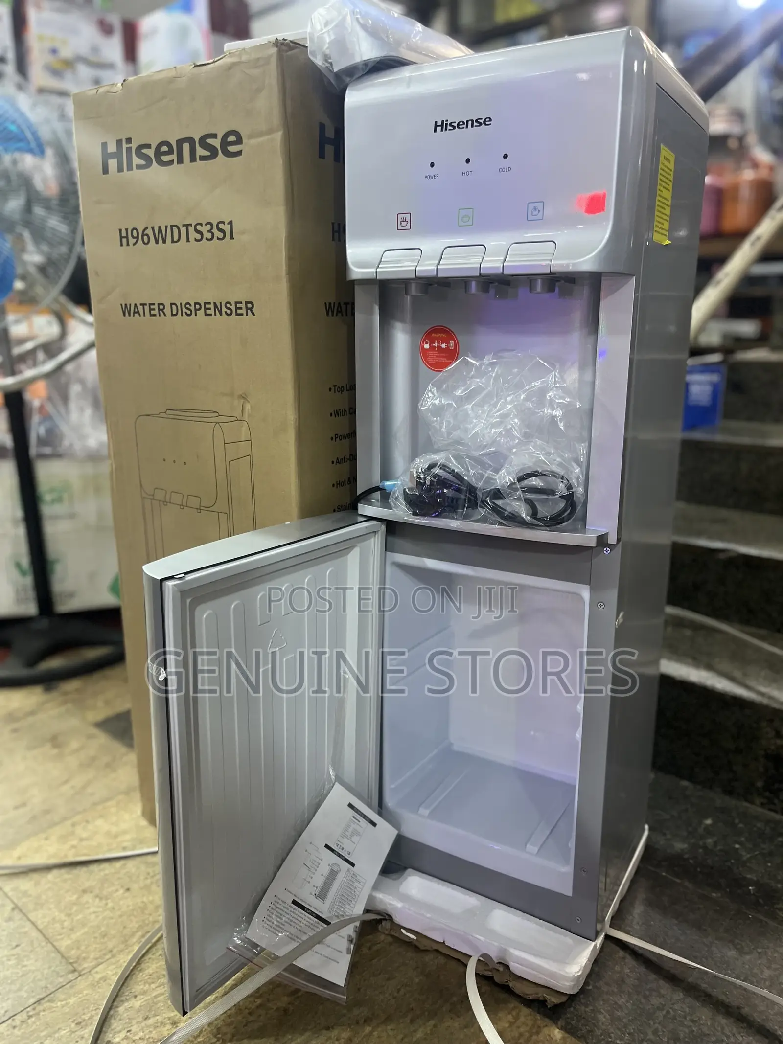 3 Taps Water Dispenser of Hisense With a Fridge