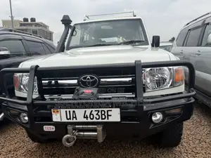 Toyota Land Cruiser 2017 White