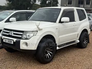 Mitsubishi Pajero 2010 White